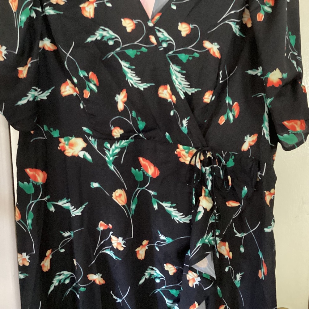 BloomChic Tropical Floral Asymmetrical Ruffle Hem V~Neck Dress Size 22 - Picture 3 of 5
